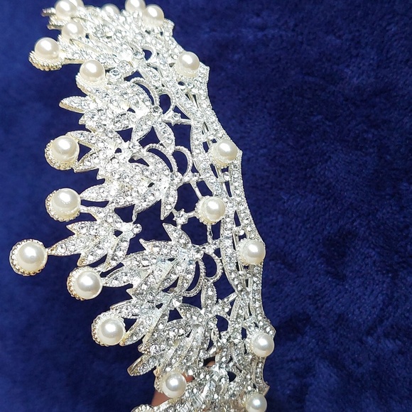 Silver Rhinestone And Pearl Adult Bridal Crown main image 6